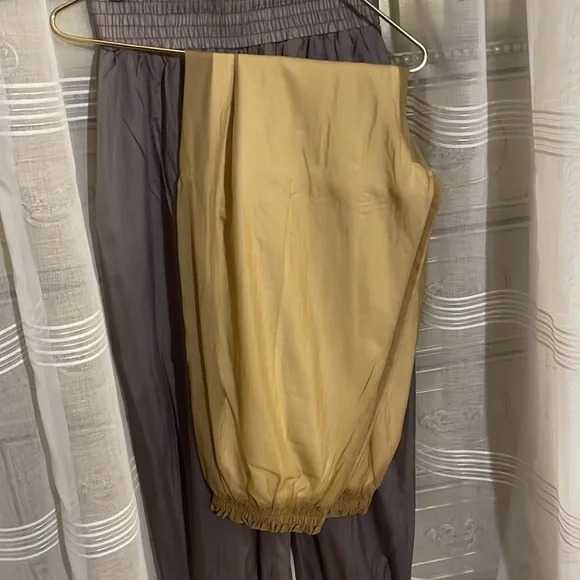 Free people movement worn once for a few hours ovr leggings also have gold - Picture 5 of 14